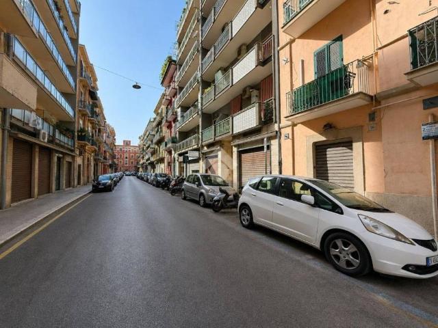 Appartamento in affitto a Madonnella, Bari