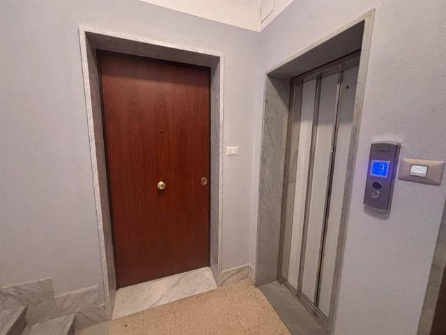 Appartamento in affitto a Madonnella, Bari