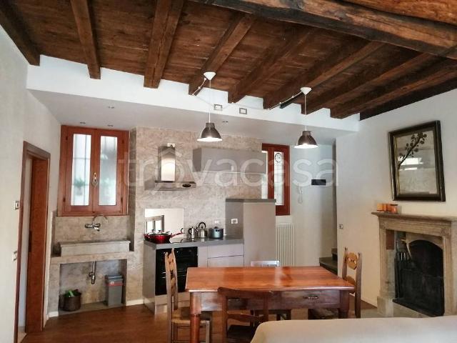 Appartamento in affitto a Bellano, Lombardia