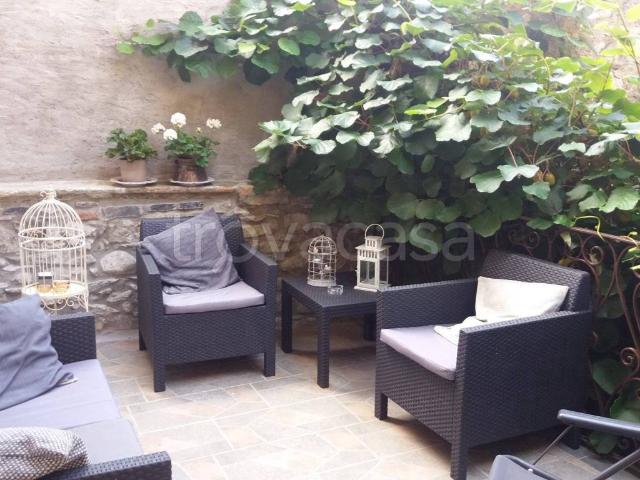 Appartamento in affitto a Bellano, Lombardia