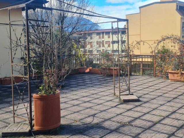 Appartamento in affitto a Bellano, Lombardia