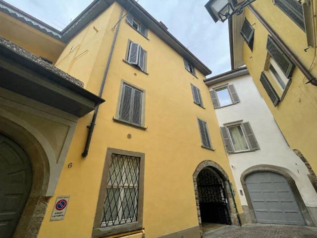 Appartamento in affitto a Città Alta, Bergamo