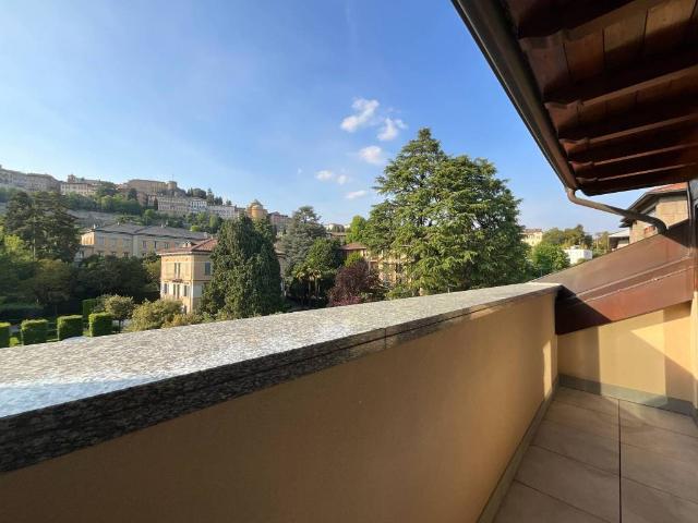 Appartamento in affitto a Città Alta, Bergamo