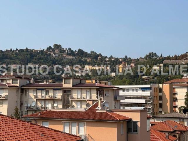 Appartamento in affitto a Borgo Palazzo, Bergamo
