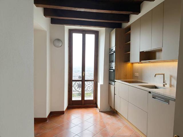 Appartamento in affitto a Città Alta, Bergamo