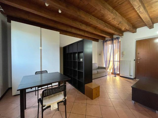 Appartamento in affitto a Villanova, Bernareggio