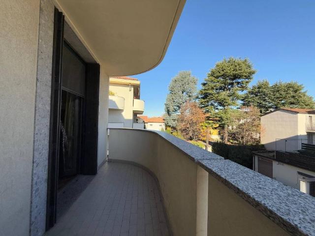 Appartamento in affitto a Biassono, Lombardia