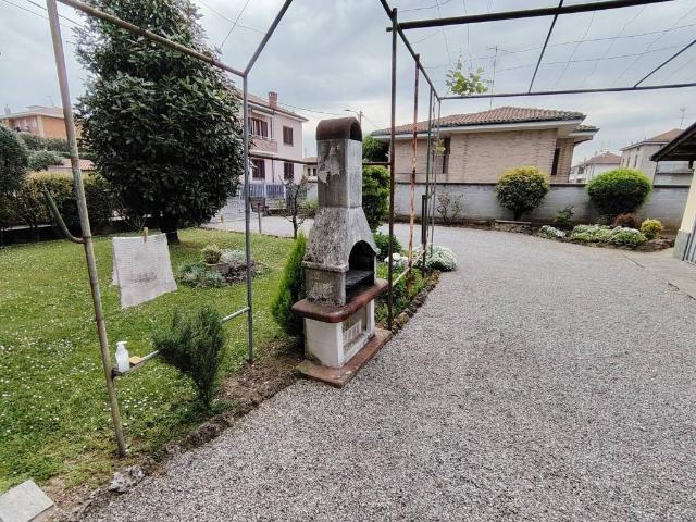 Appartamento in affitto a Biassono, Lombardia