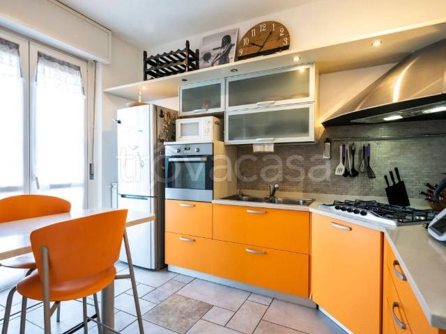 Appartamento in affitto a Monello, Binago