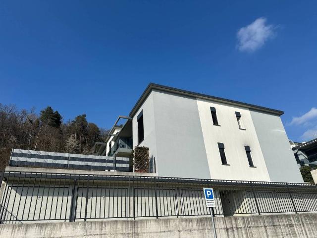 Appartamento in affitto a Bizzarone, Lombardia