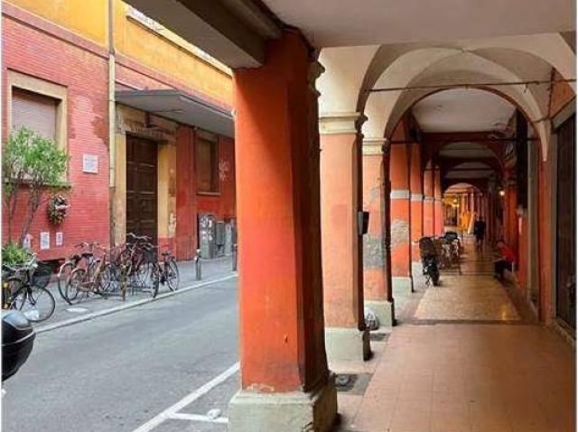 Appartamento in affitto a Santo Stefano, Bologna