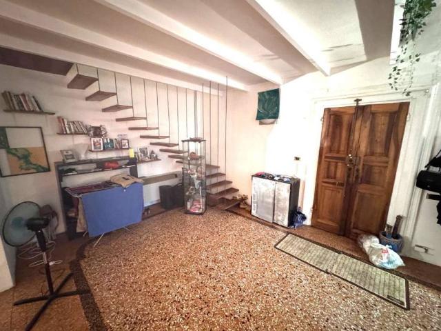 Appartamento in affitto a Santo Stefano, Bologna