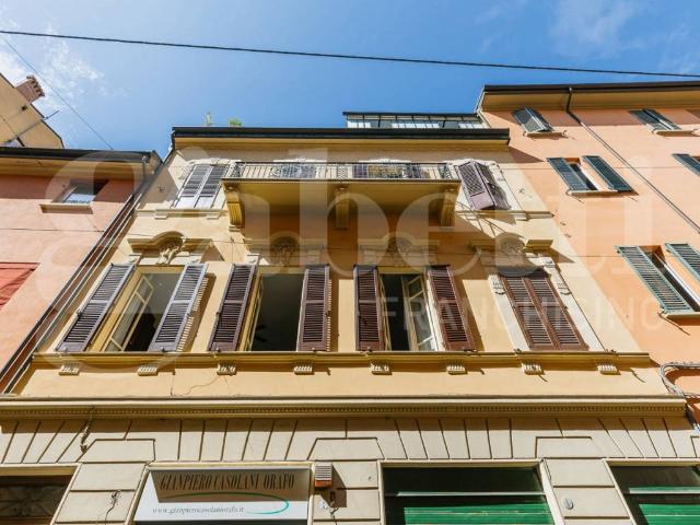 Appartamento in affitto a Santo Stefano, Bologna