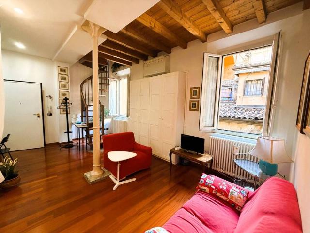 Appartamento in affitto a Santo Stefano, Bologna