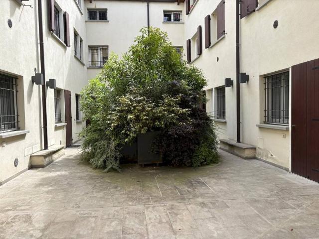 Appartamento in affitto a Santo Stefano, Bologna