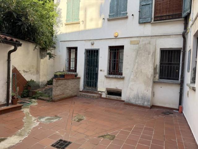 Appartamento in affitto a Santo Stefano, Bologna