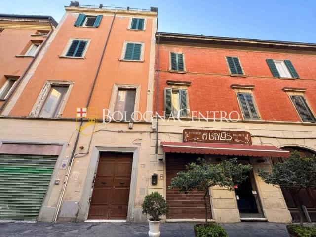 Appartamento in affitto a Santo Stefano, Bologna