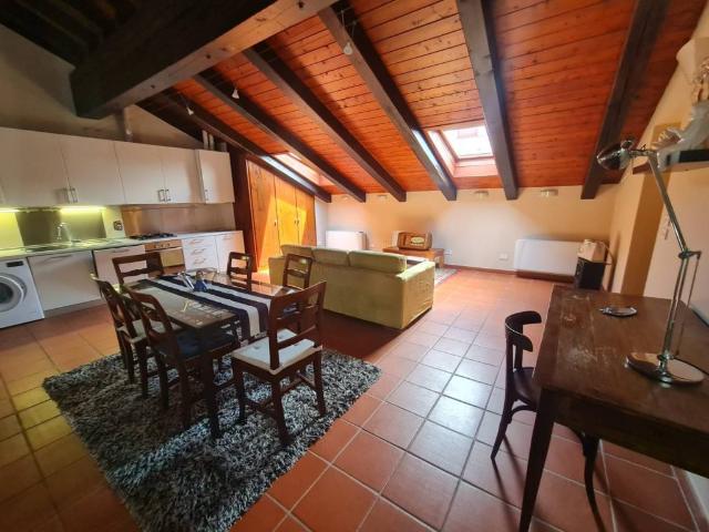 Appartamento in affitto a Santo Stefano, Bologna