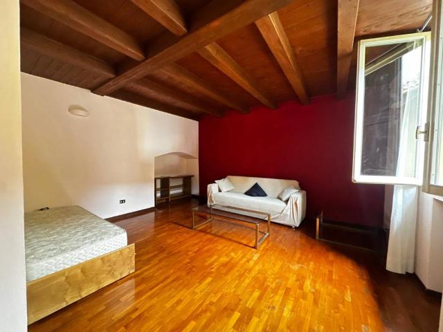 Appartamento in affitto a Santo Stefano, Bologna