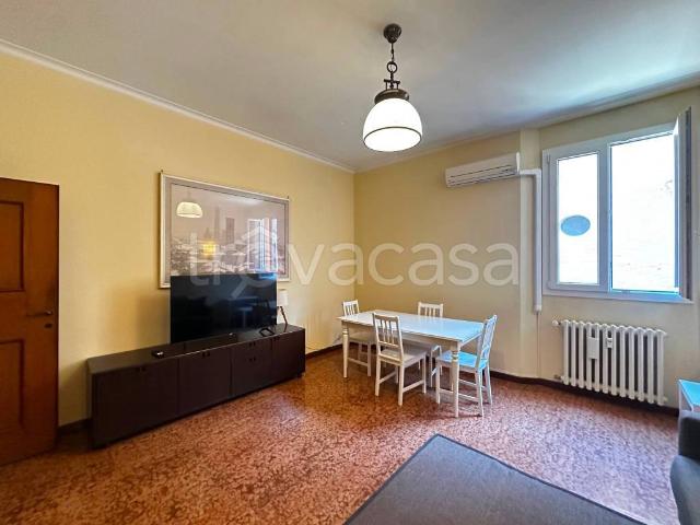 Appartamento in affitto a Santo Stefano, Bologna