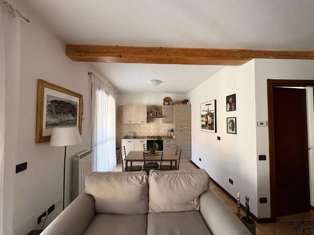 Appartamento in affitto a Bregnano, Lombardia