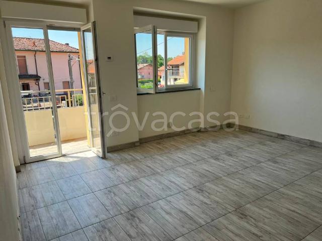 Appartamento in affitto a Brenna, Lombardia