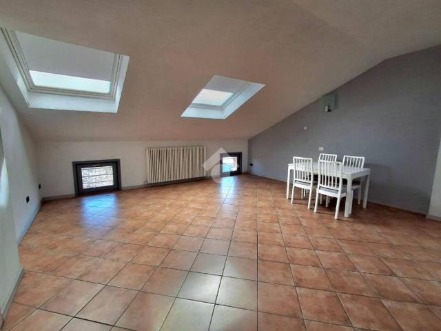 Appartamento in affitto a Bassa Reggiana, Re