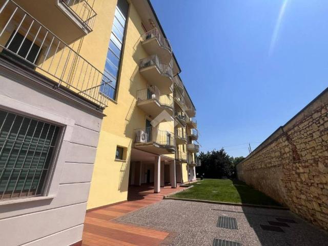 Appartamento in affitto a Zona Centro, Brescia