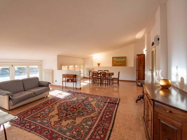 Appartamento in affitto a Zona Centro, Brescia