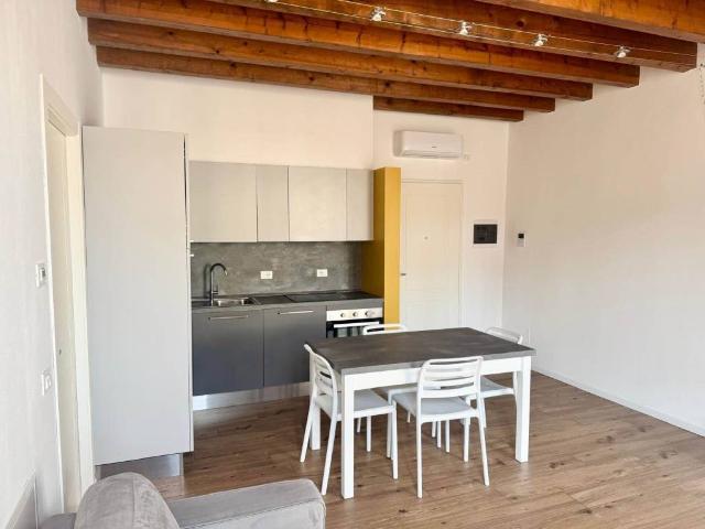 Appartamento in affitto a Zona Centro, Brescia