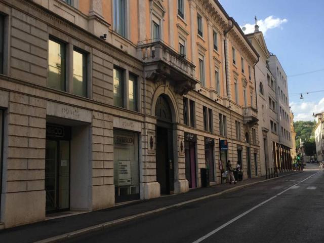 Appartamento in affitto a Zona Centro, Brescia