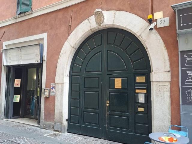 Appartamento in affitto a Zona Centro, Brescia