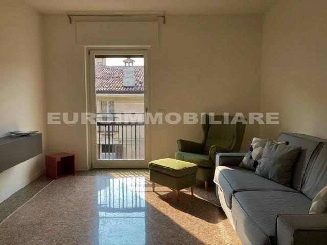 Appartamento in affitto a Zona Centro, Brescia
