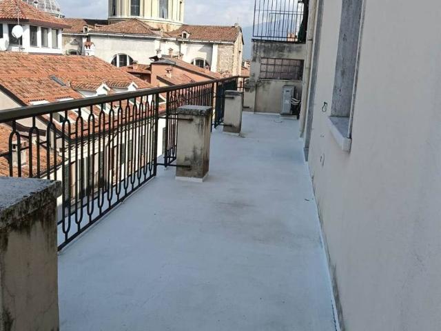 Appartamento in affitto a Zona Centro, Brescia
