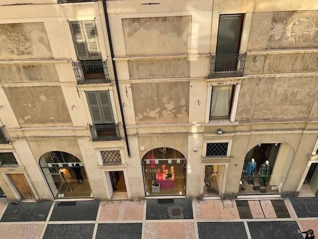 Appartamento in affitto a Zona Centro, Brescia