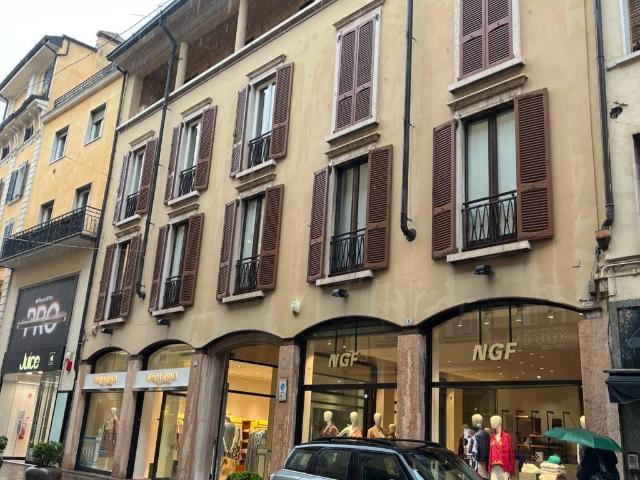 Appartamento in affitto a Zona Centro, Brescia