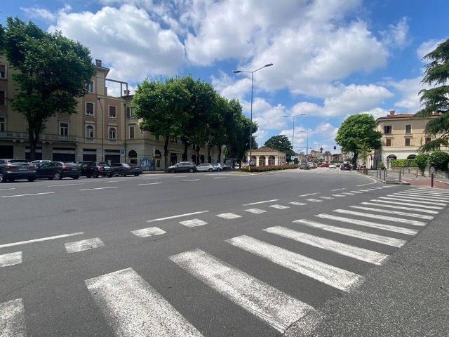 Appartamento in affitto a Zona Centro, Brescia