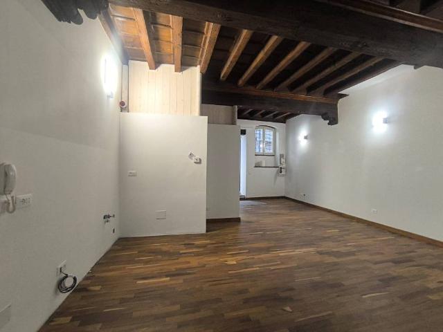 Appartamento in affitto a Zona Centro, Brescia