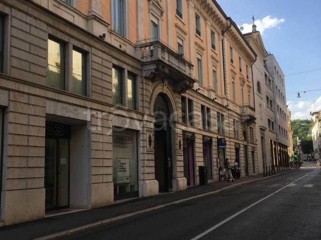 Appartamento in affitto a Zona Centro, Brescia