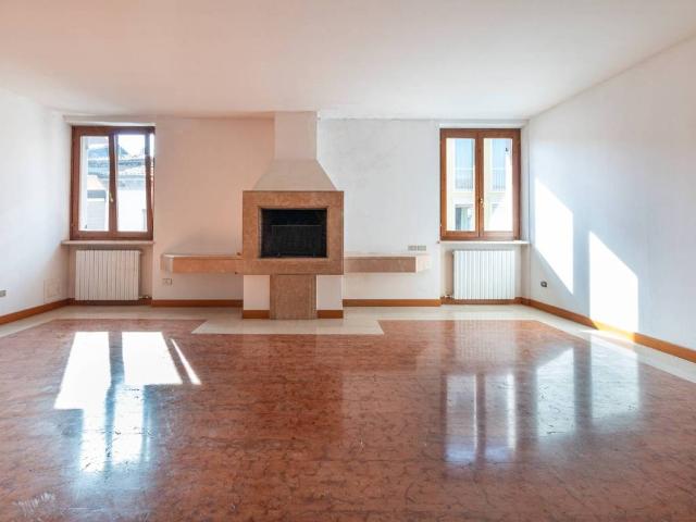 Appartamento in affitto a Bussolengo, Verona
