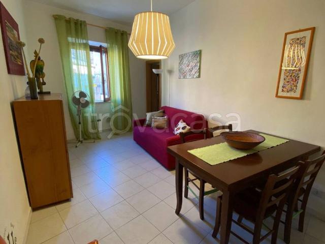 Appartamento in affitto a Capodimonte, Lazio