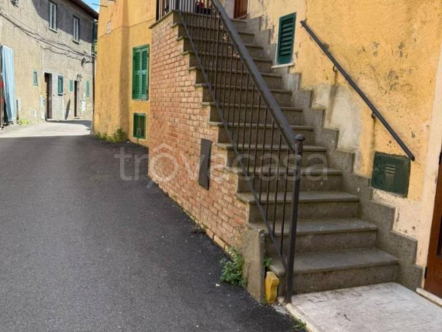 Appartamento in affitto a Capodimonte, Lazio