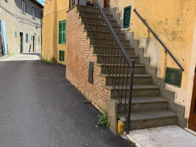 Appartamento in affitto a Capodimonte, Lazio