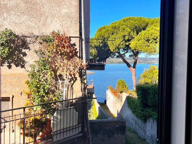 Appartamento in affitto a Capodimonte, Lazio