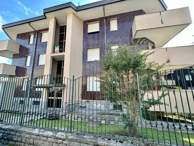 Appartamento in affitto a Carate Brianza, Lombardia