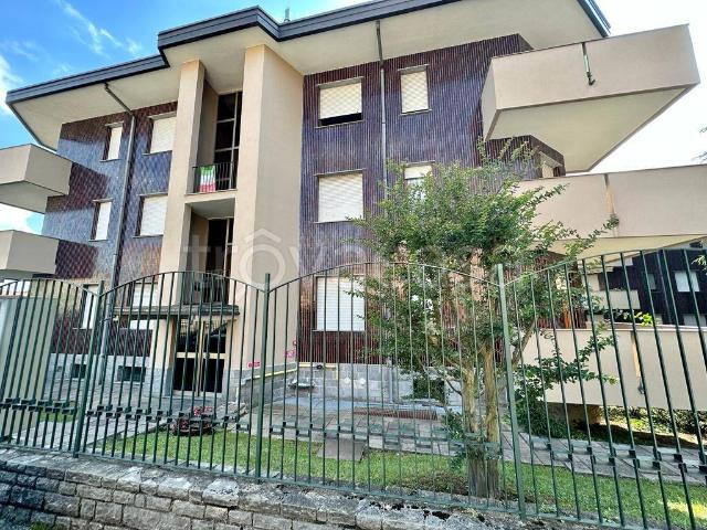 Appartamento in affitto a Carate Brianza, Lombardia