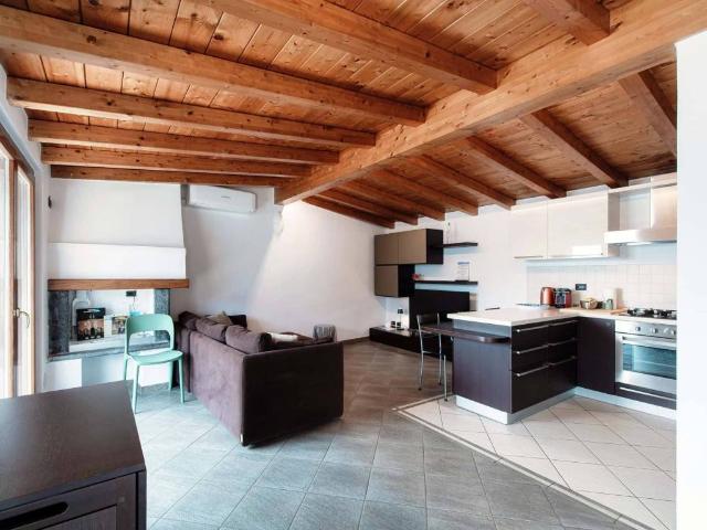 Appartamento in affitto a Carate Urio, Lombardia