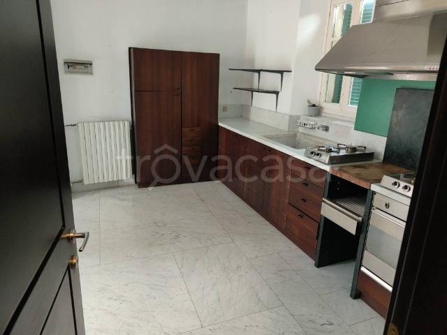 Appartamento in affitto a Pontecimato, Carrara