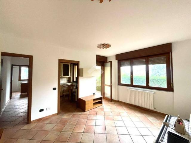 Appartamento in affitto a Carugo, Como