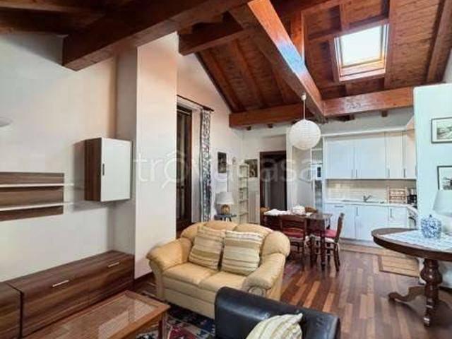 Appartamento in affitto a Casciago, Lombardia
